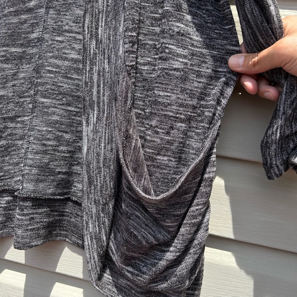 Made in Heaven women’s sweater blouse. Gray, size XL w/ pockets! - Picture 4 of 5